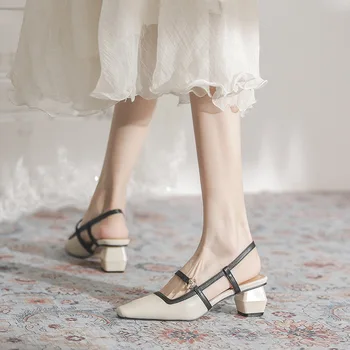 קיץ חדש בצורת העקב כיכר נעלי אצבע קטנה חוש עיצוב גבוה העקב נעלי נשים רטרו, ניגודיות צבע Baotou סנדלים
