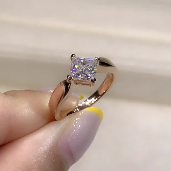 18K זהב נשים הטבעת Mosan יהלום נסיכה ריבוע D צבע VVS טבעת חתונה, מסיבת אירוסין מתנה ליום הנישואין